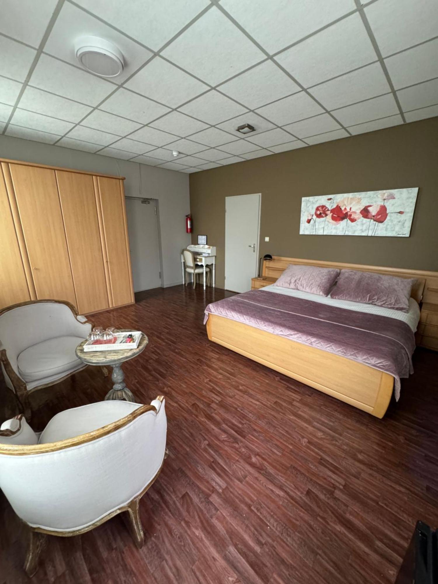 スライス Ouwe Schuure Bed & Breakfast エクステリア 写真