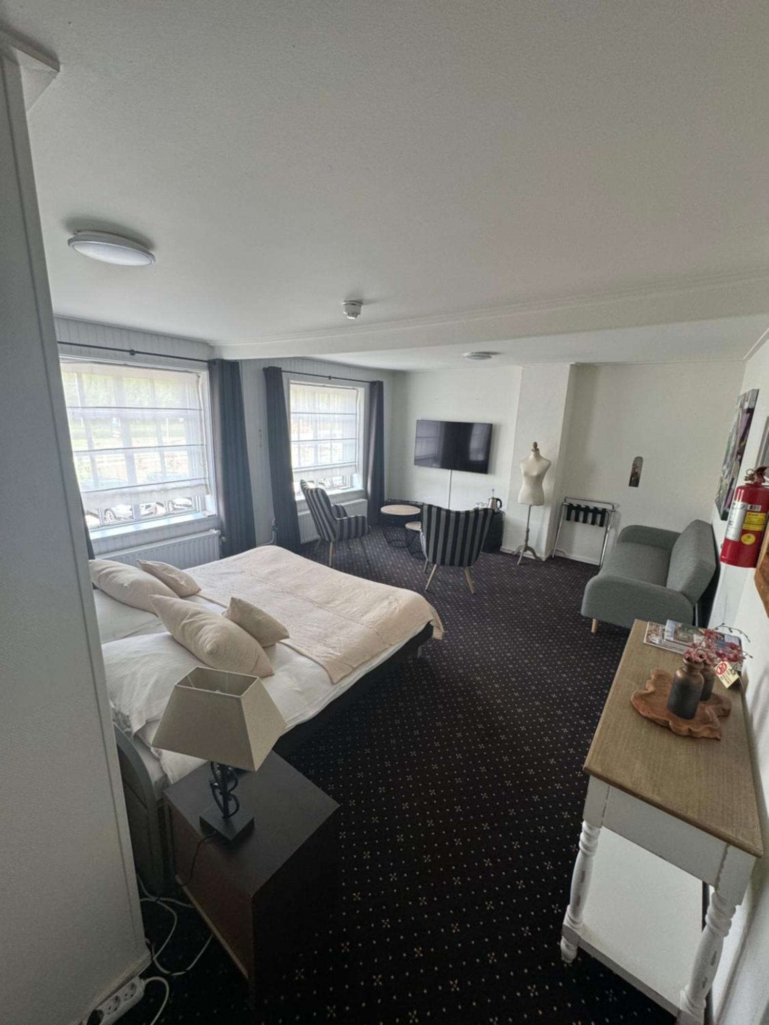 スライス Ouwe Schuure Bed & Breakfast エクステリア 写真