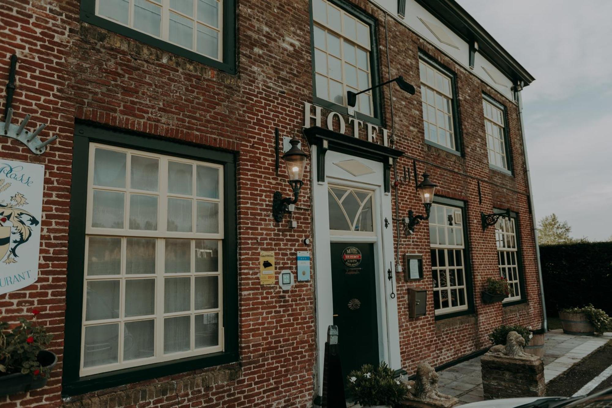 スライス Ouwe Schuure Bed & Breakfast エクステリア 写真