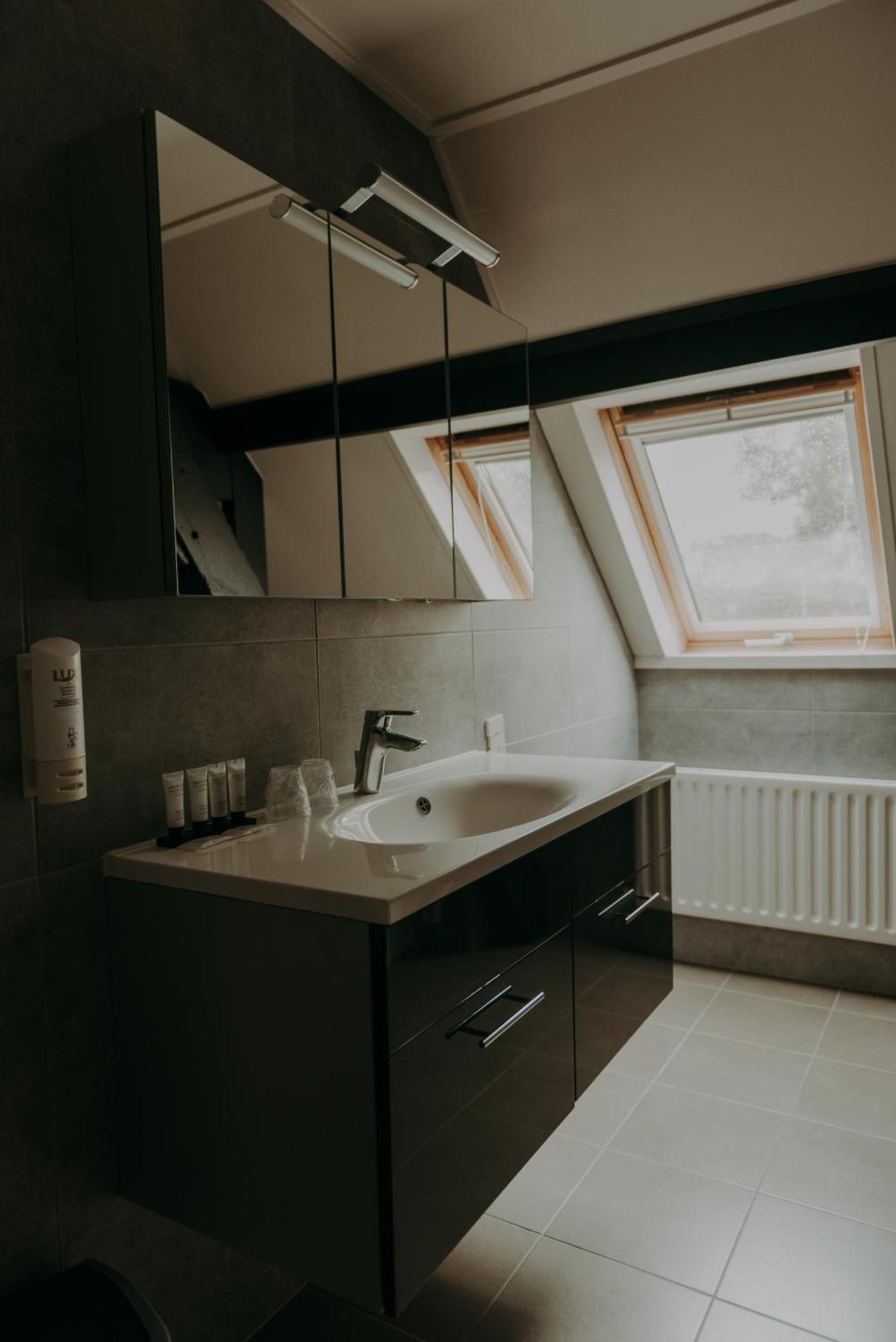 スライス Ouwe Schuure Bed & Breakfast エクステリア 写真